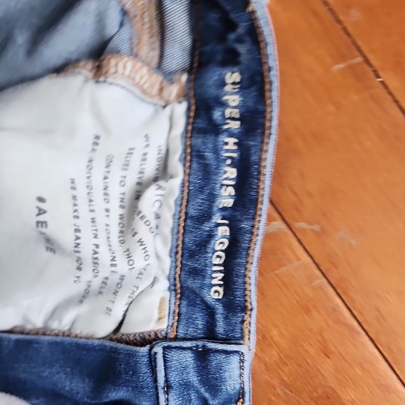 American Eagle Outfitters Skinny Blue Jeans with Distressed Style - Picture 3 of 4